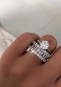 Wedding ring/engagement ring