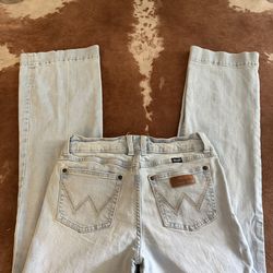 ✨ Wrangler Light Wash Jeans – Size 29x34 ✨