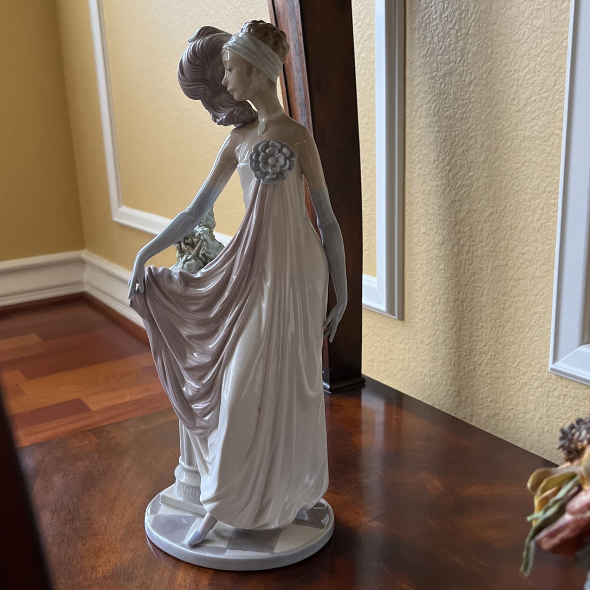 Lladro Figurine