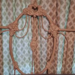 KING  VINTAGE IRON BED FRAME HEAD AND FOOT CORNERS