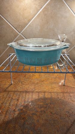 Vintage Pyrex casserole dish