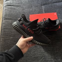 Bred V2 Yeezys Size 9