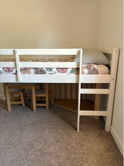 Town loft bed
