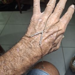 Fashionable V-Shaped Rhinestone Golden Finger Chain Bracelet 