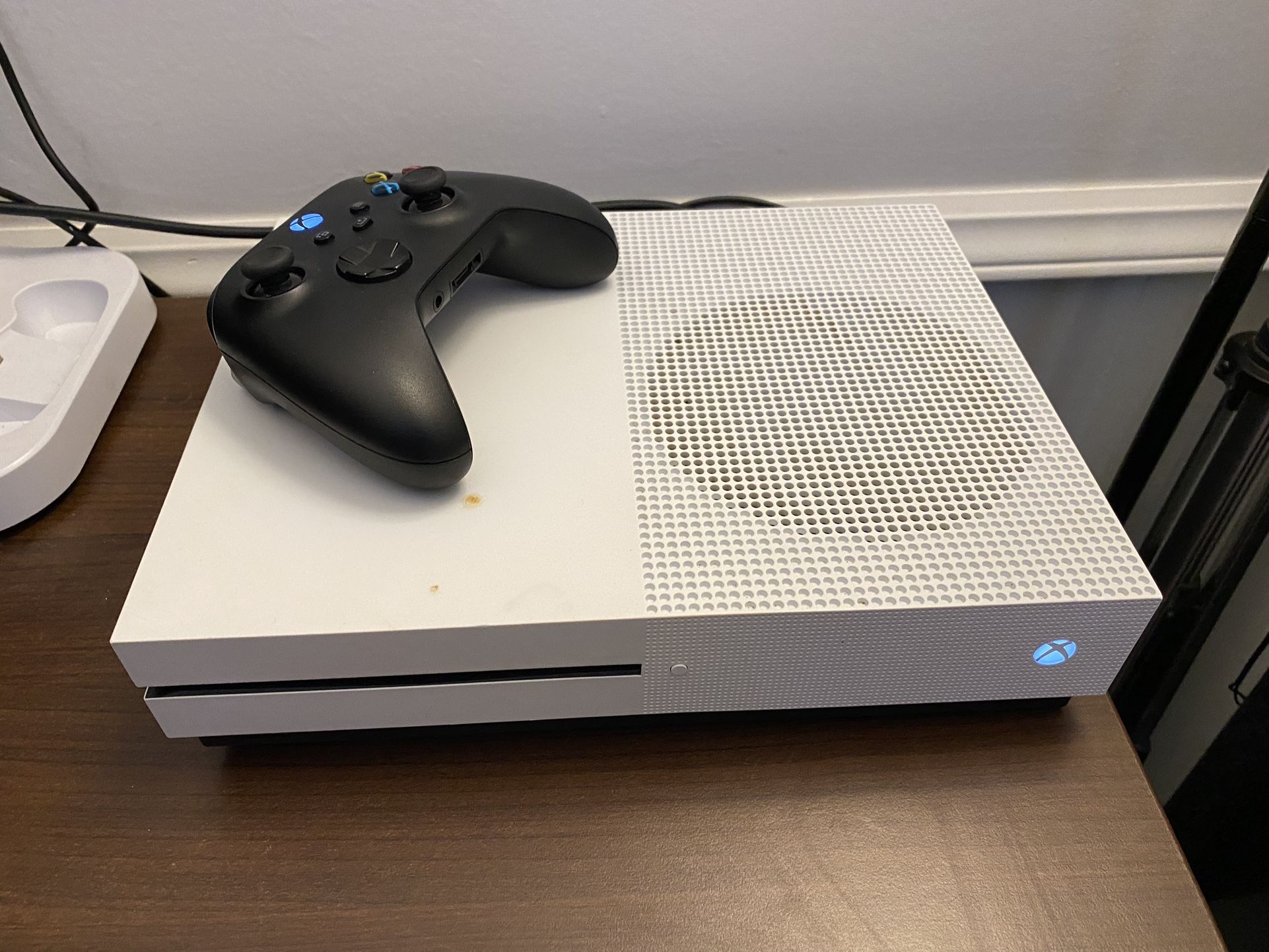 Xbox One S 1TB With Controller