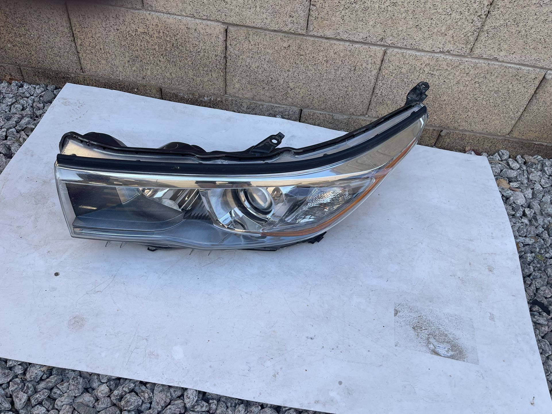 Toyota Highlander Headlight 2014 - 2016, Driver Side OEM