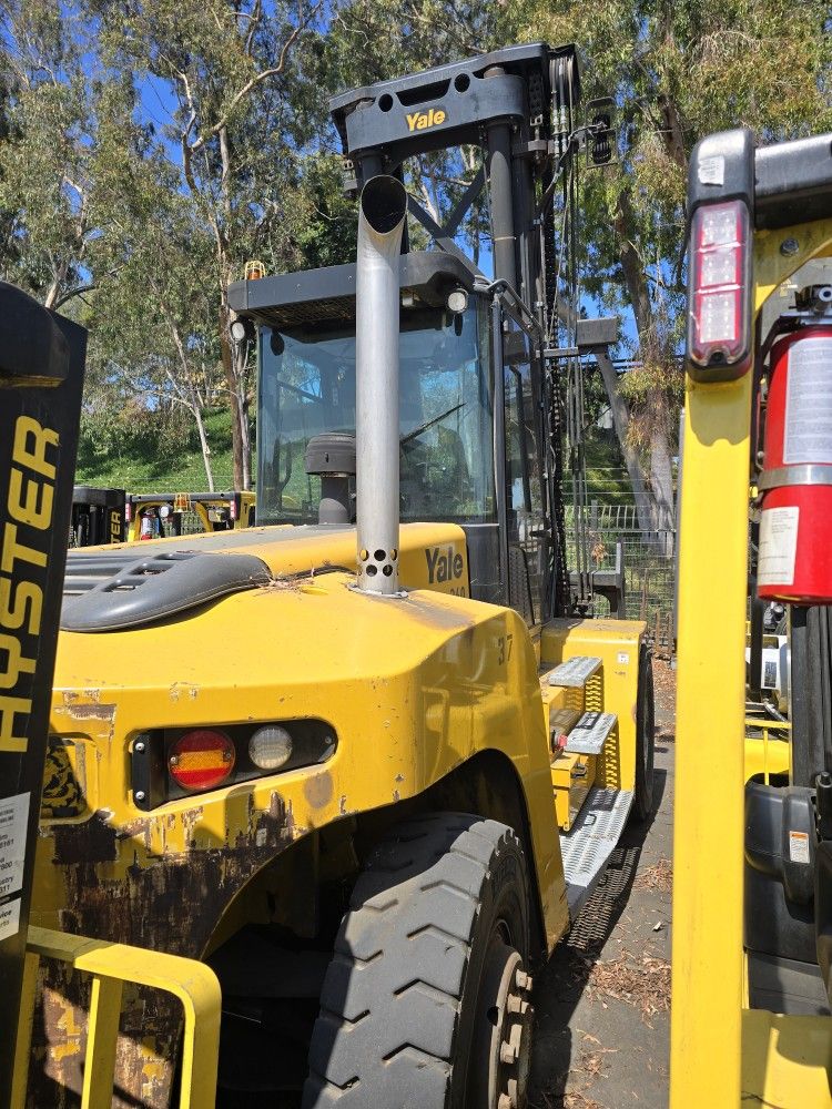 Yale GDP360 Pneumatic Tire Forklift