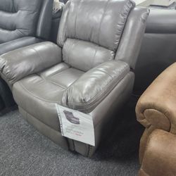 Gray Leather Recliner Chair 🚚WE DELIVER🚚