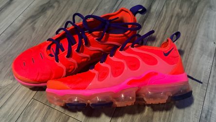 Pink woman vapor max