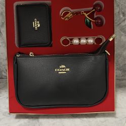Coach Purse With Accessories