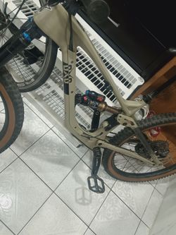 carbon fiber mountain bike