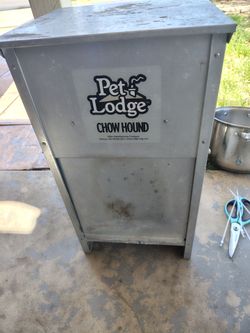 Large dog feeder