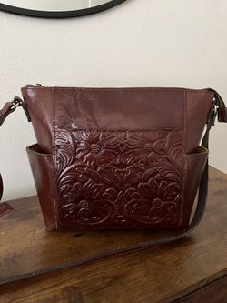 Patricia Nash medium crossbody  leather purse/ Patricia Nash bolsa  de piel para usar cruzada