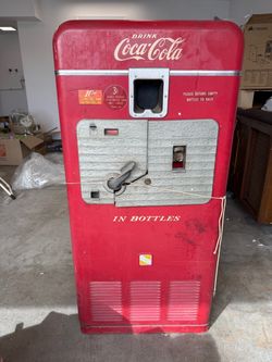 Vintage Coca-Cola Vendo V-81 Vending Machine