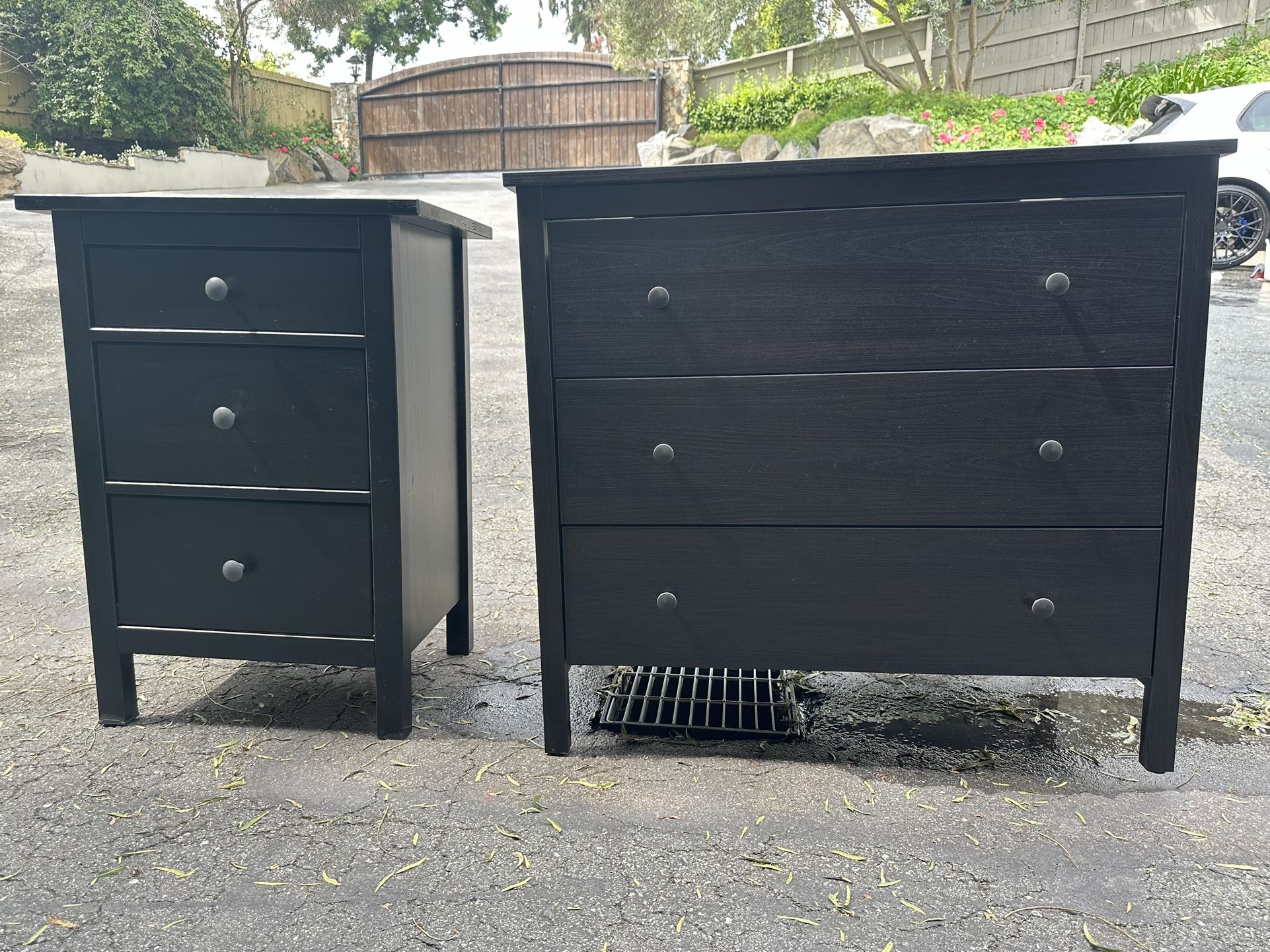 Dresser With 3 Drawers with Nightstand