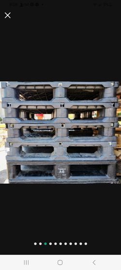 (Pallet Specs)Plastic Pallets!!!Today Only Moving Sell Prices ,Everything Must Go! 32"x 37"& 32"x40" Under 10 $6 / 10+ $5