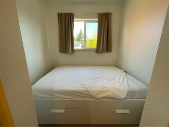Ikea bed frame + Leesa mattress FULL