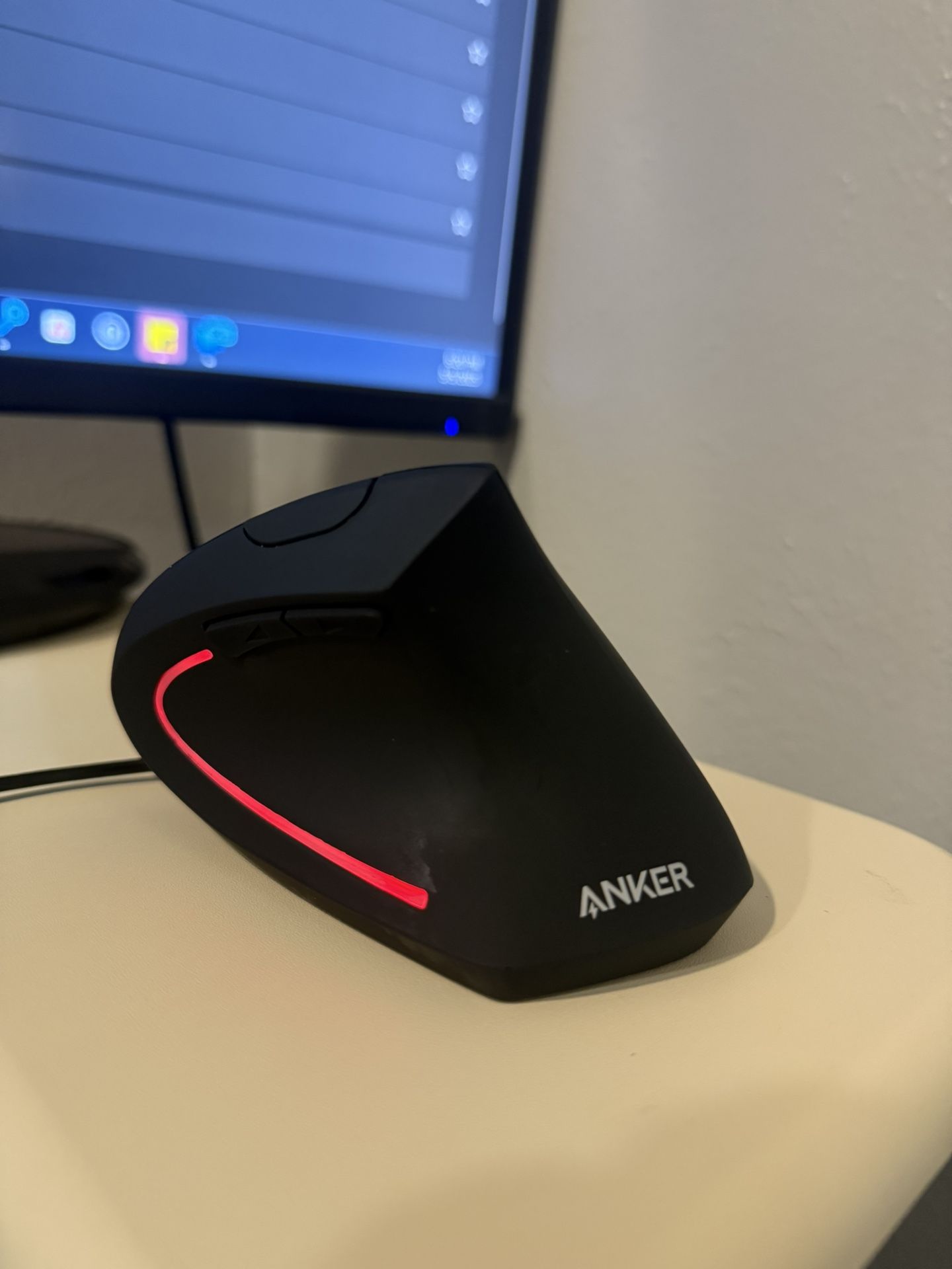 Like New Anker Wired Vertical Ergonomic Mouse (Model A7851)