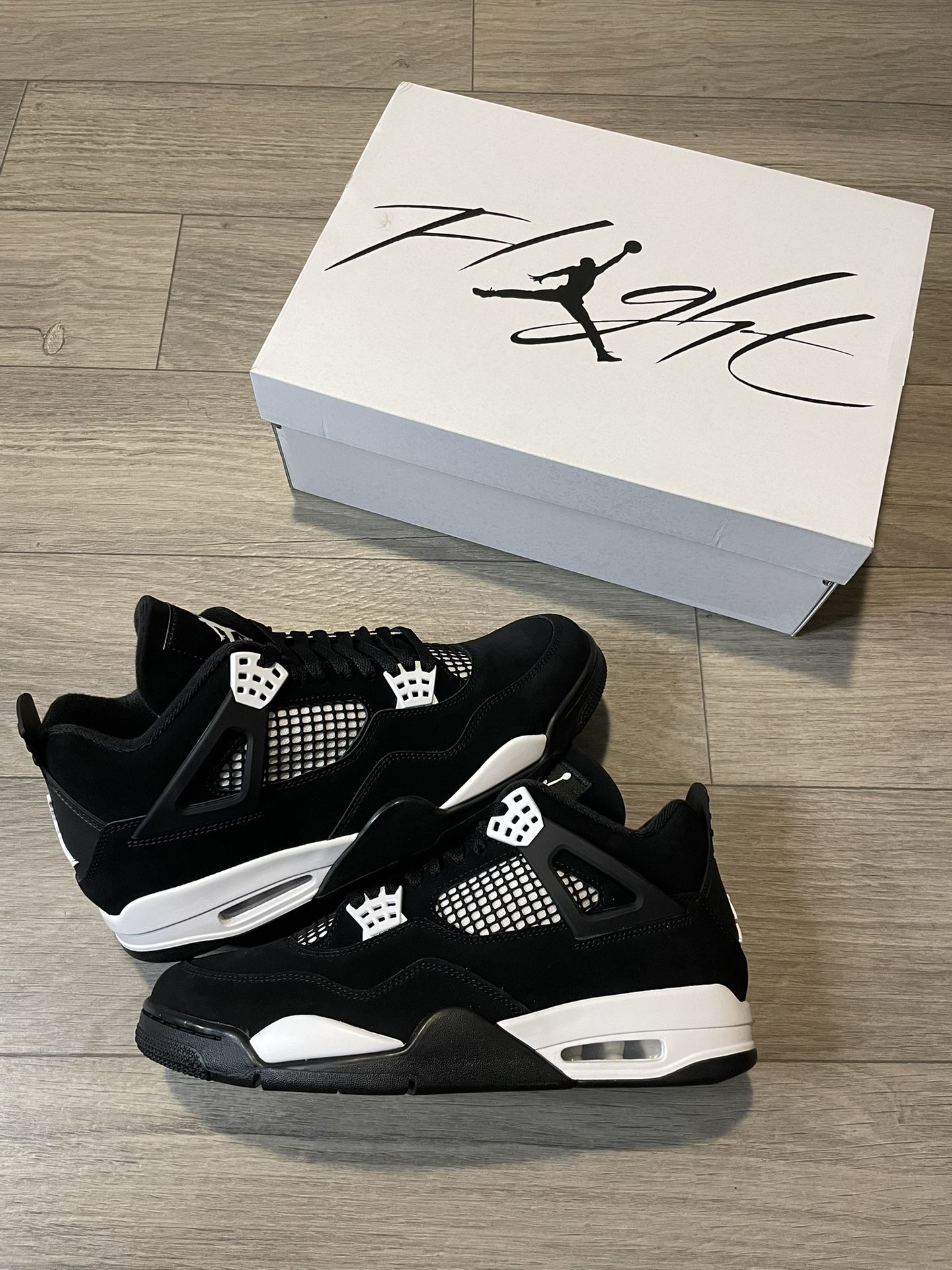 Jordan 4 Retro “White Thunder” (M)