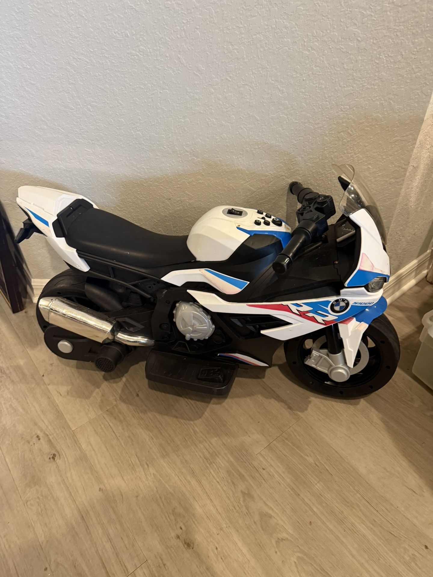 Electric Ride Cars 12V BMW Motorcycle Powered Ride On 50 lb Capacity