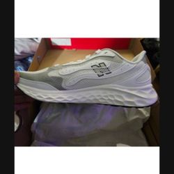 New Balance Fresh Foam Arishi v4 in the White / Silver