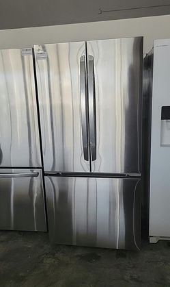 LG French Door Fridge 33" – Stainless, Bottom Freezer, ThinQ