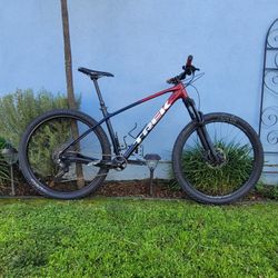 Trek Marlin 6 (Gen 3) - Size Large - Many Upgrades
