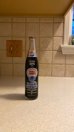 This is a vintage 1971 Dallas Cowboys NFL World Champions commemorative Pepsi-Cola bottle