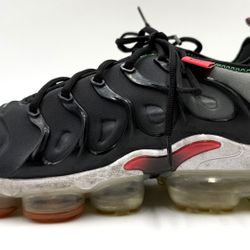 Nike Air Vapormax Plus “Worldwide Pack” Black Gray Volt Red CZ7904-001 Men’s Size 10.5