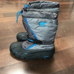 Snow Shoes Size 7