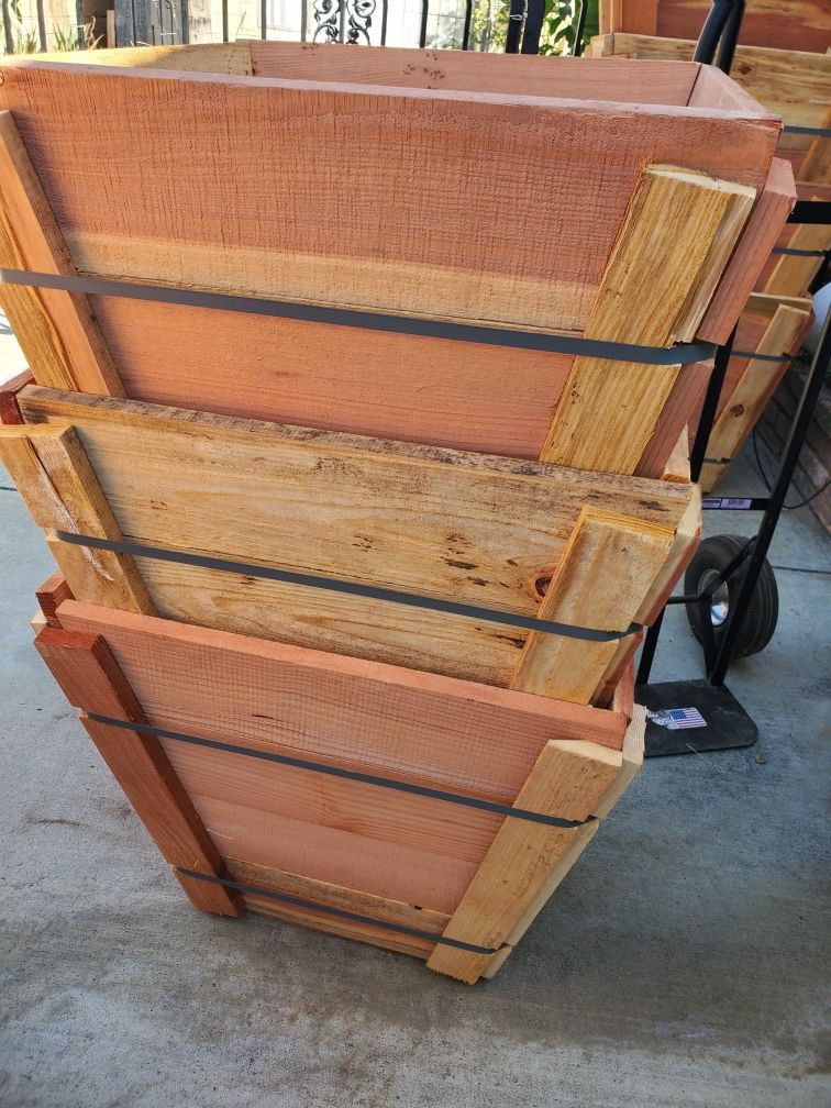 New 24 wooden planter box