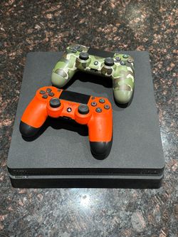 PS4 Slim, 2 Controllers