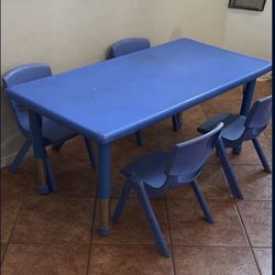 DAYCARE TABLE