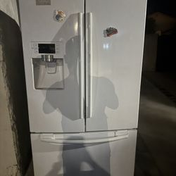 Refrigerator 