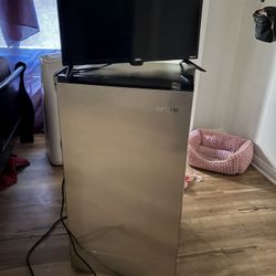 Small College Dorm Set Up 