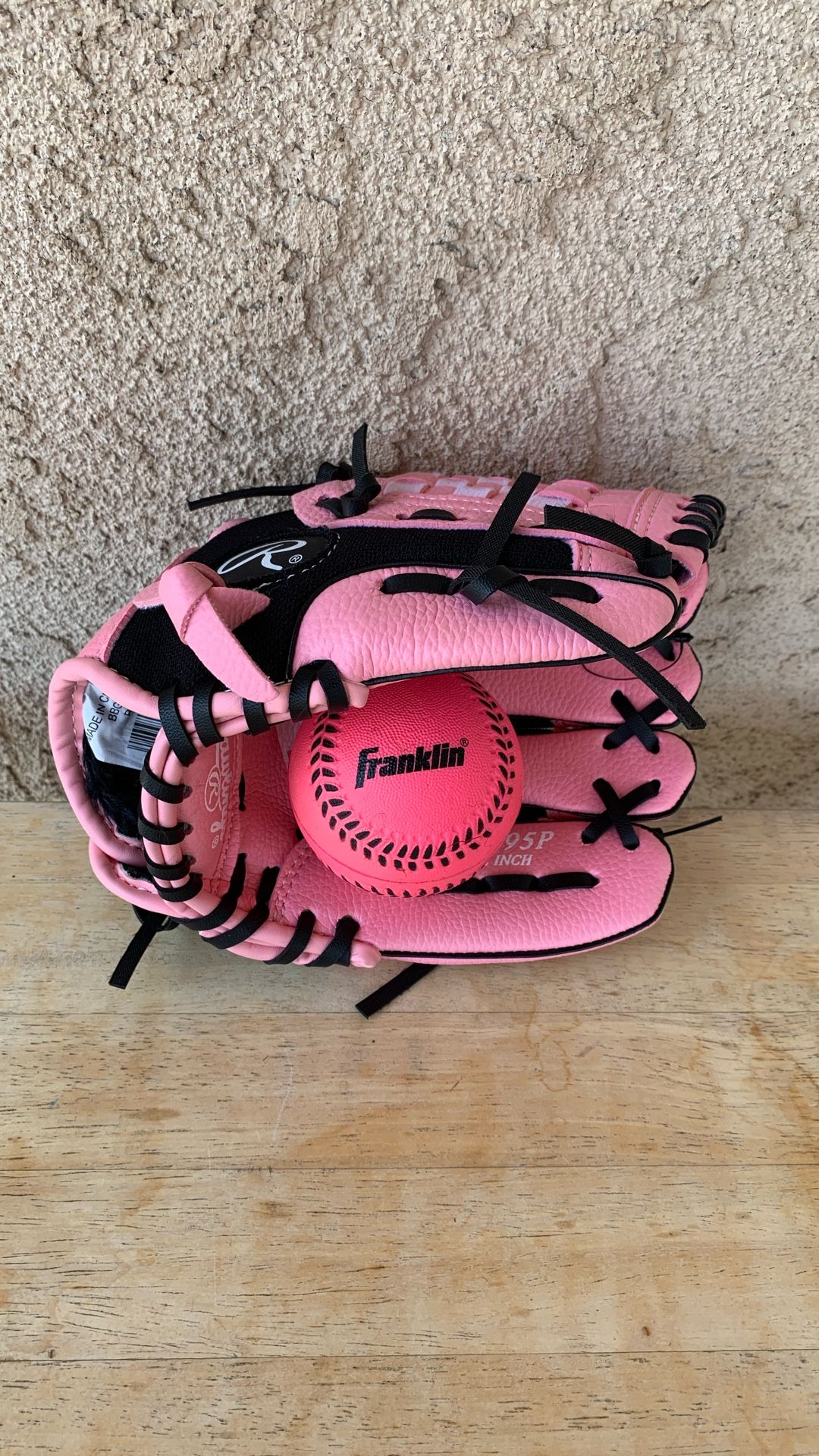 RAWLINGS 9 1/2 SIZE GLOVE PINK/BLACK COLOR I ADDED A SOFT MATERIAL PINK BALL
