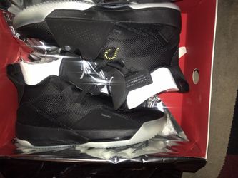 Jordan 33 clearance black on feet
