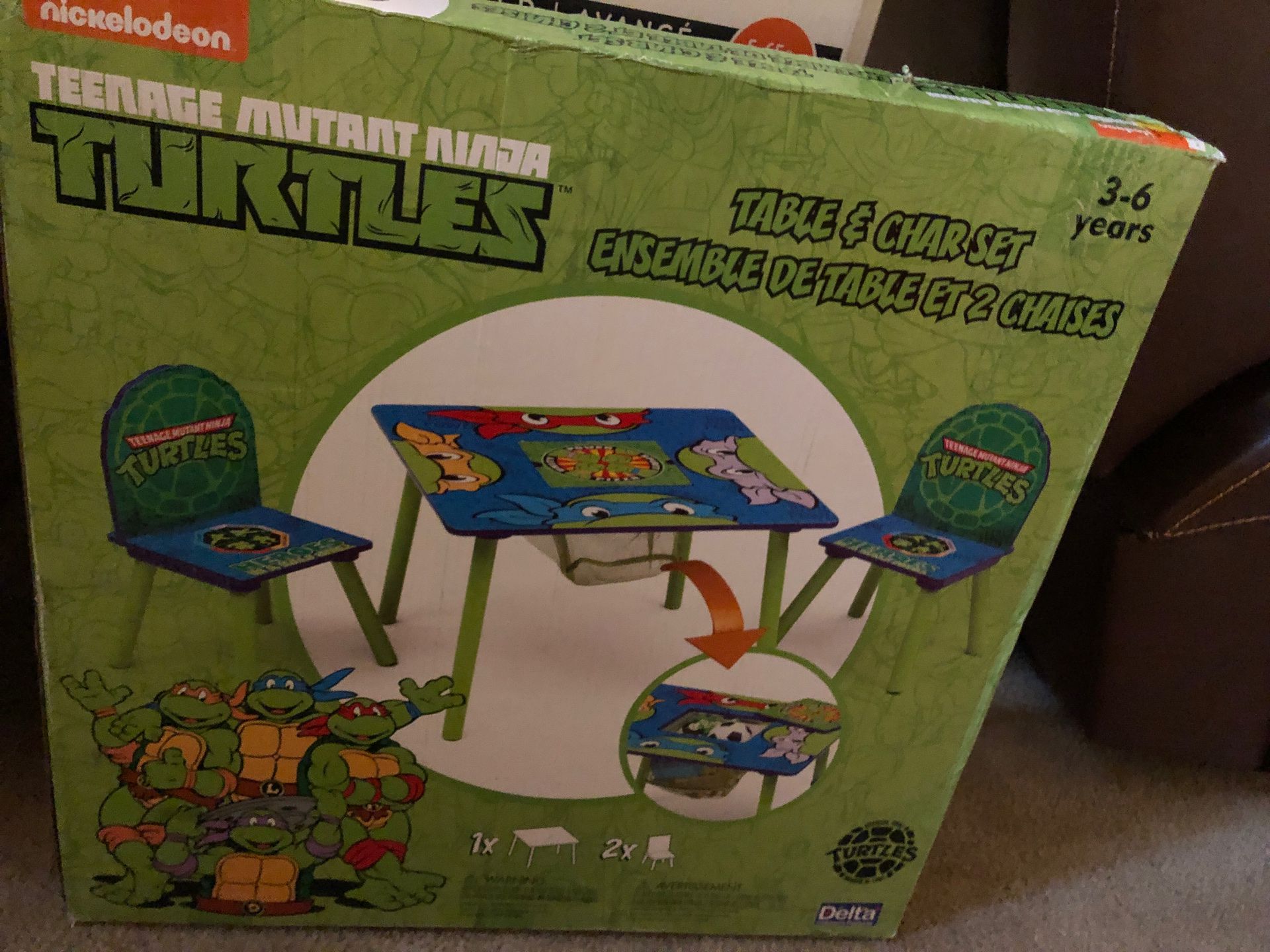 New Nickelodeon Ninja Turtles table & chair set