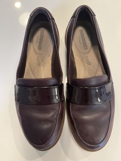 Clark’s Dark Purple Soft Cushion Loafers Women’s 6.5