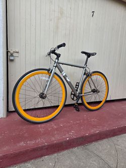 Solé Single Speed / Fixed Gear Bike (700c Rims)