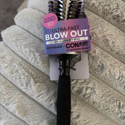 NEW CONAIR ULTRA FAST BLOW OUT BRUSH $6!!!!