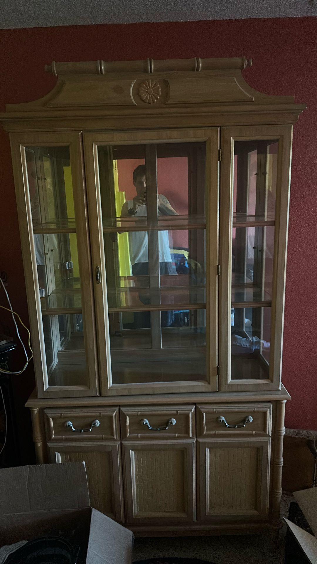 *FREE* China cabinet (like New)
