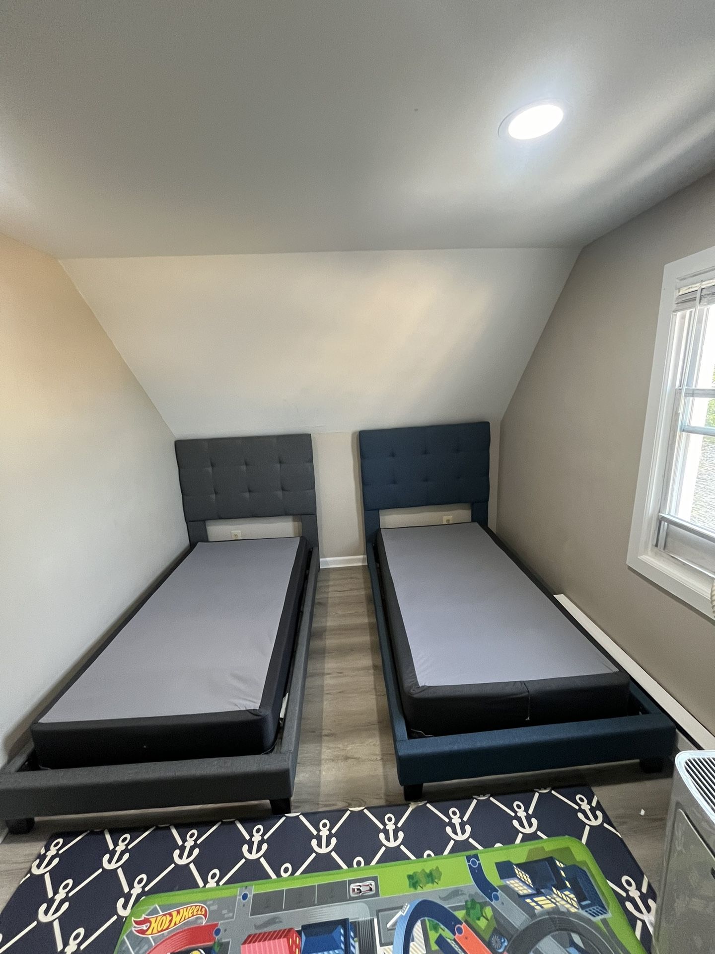 Twin Size Bed Frame & Box Spring