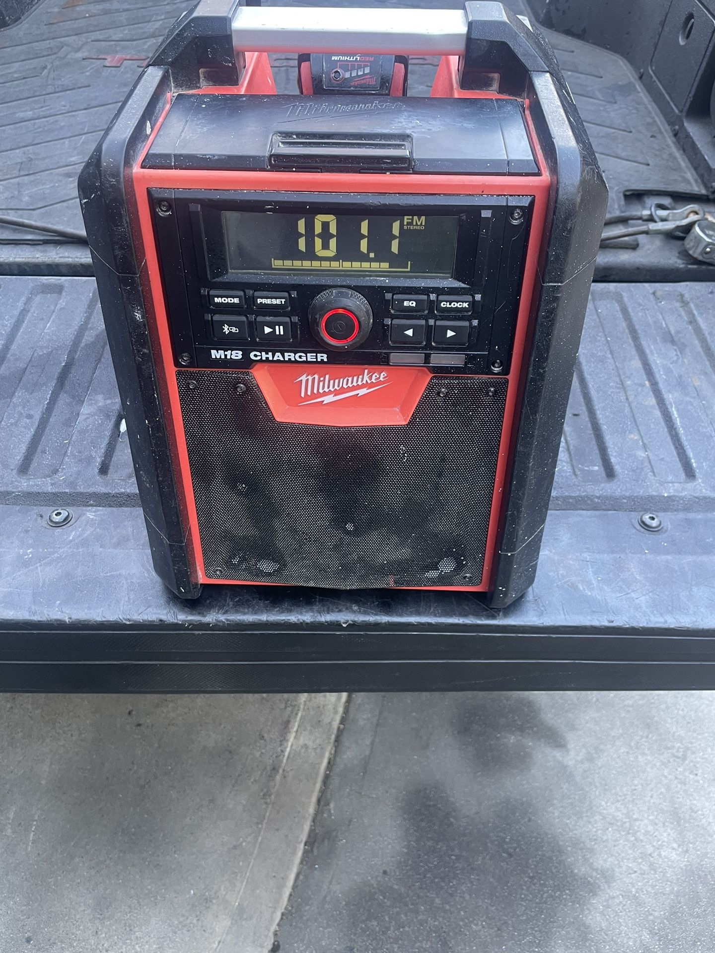 Radio Milwaukee Con Batería