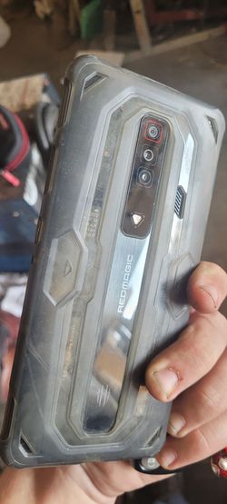 2 - Redmagic 7 Gaming Phone - 6.8" 165Hz AMOLED, Snapdragon 8 Gen 1