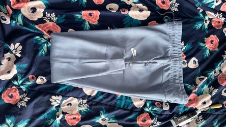 Woman’s Nike Tech Pants Never Worn 