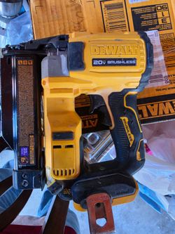 DEWALT 20V Brushless 23-Gauge Pin Nailer