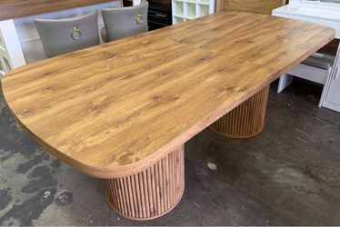 79 x 39.5 x 30in New assembled dining table