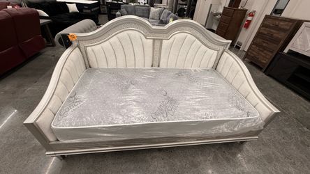 DAY BED