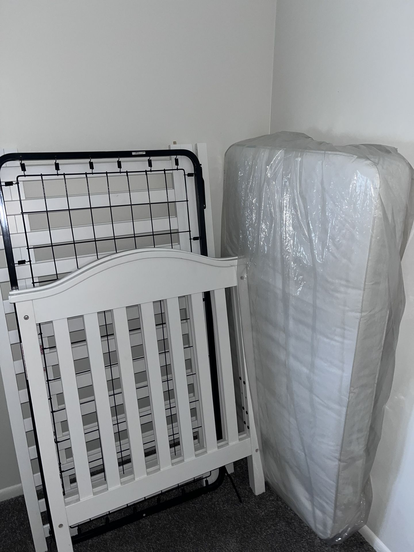 White Crib 0-5 Yrs